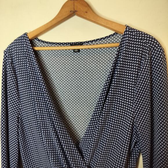 Ann Taylor Faux Wrap Top Geometric Stretch Surplice - Picture 6 of 8